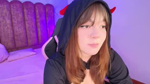  FLUFFY BUBBLE  online show from 11-30-25, 04:38