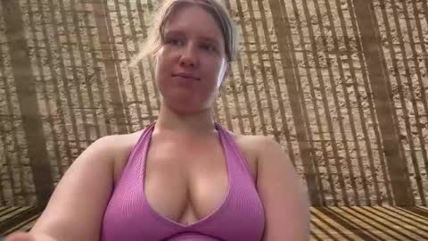 Snapshot of fluffy_bunnyxxx chatting on 04-15-26, 06:31 fluffy_bunnyxxx online show from 04-15-26, 06:31