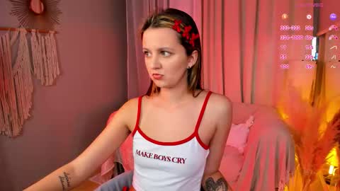 Snapshot of fluffy_waffles chatting on 11-12-25, 03:45 LilLisa online show from 11-12-25, 03:45