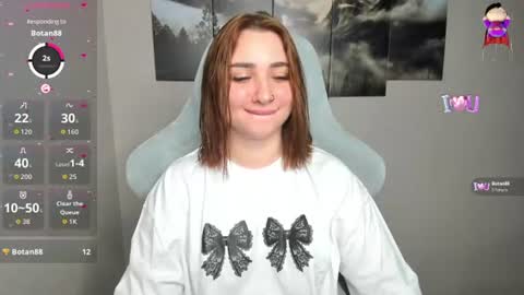 Snapshot of flufyfoxx chatting on 06-17-26, 12:24 Lina online show from 06-17-26, 12:24