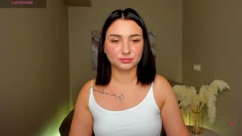 Snapshot of flufyfoxx chatting on 07-09-26, 12:26 Lina online show from 07-09-26, 12:26