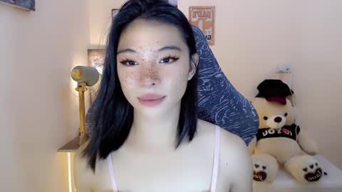 Snapshot of foeheart chatting on 12-18-24, 03:58 Foe online show from 12-18-24, 03:58