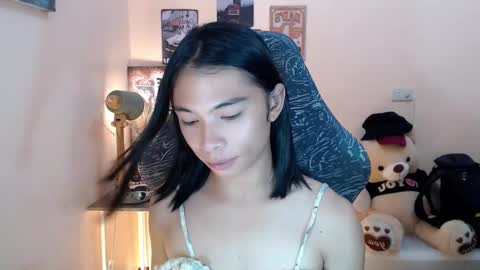 Snapshot of foeheart chatting on 12-18-24, 04:17 Foe online show from 12-18-24, 04:17