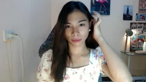 Snapshot of foeheart chatting on 11-18-25, 12:49 Foe online show from 11-18-25, 12:49