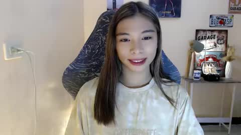 Snapshot of foeheart chatting on 12-17-25, 12:55 Foe online show from 12-17-25, 12:55