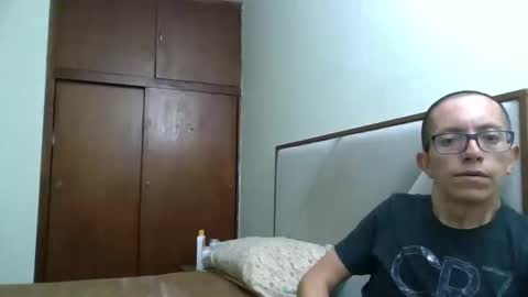 Snapshot of fonzi_flores chatting on 11-22-25, 12:26 fonzi_flores online show from 11-22-25, 12:26