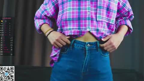 Snapshot of foxfever chatting on 11-22-25, 07:18 Lily online show from 11-22-25, 07:18