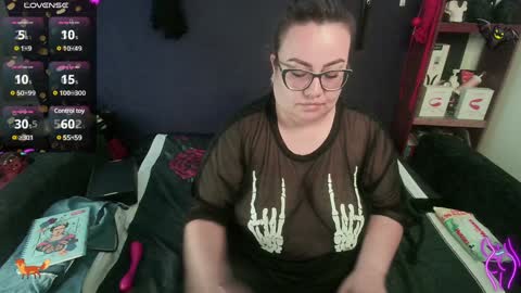 Snapshot of foxxbell chatting on 12-29-24, 11:08 foxxbell online show from 12-29-24, 11:08