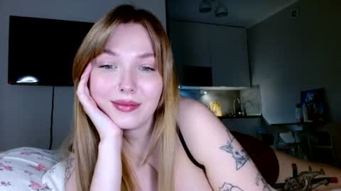 Snapshot of foxxycindy chatting on 07-08-26, 05:28 Cindy online show from 07-08-26, 05:28