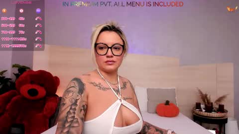 Snapshot of foxxyclarise chatting on 11-14-25, 08:29 Clarise online show from 11-14-25, 08:29