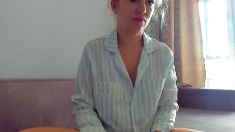 Foxy online show from 05-18-26, 02:40