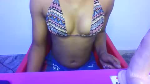 Snapshot of foxy_candy01 chatting on 02-10-26, 06:39 foxy_candy01 online show from 02-10-26, 06:39