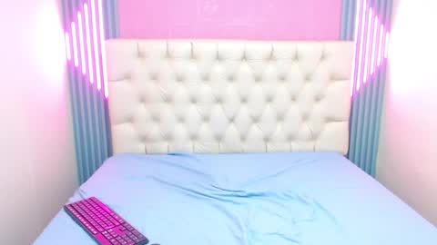 Snapshot of foxy_ella chatting on 02-10-25, 06:24 Ella online show from 02-10-25, 06:24