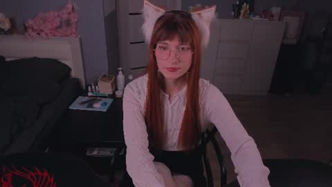 Snapshot of foxy_jpg chatting on 07-18-26, 01:32 Sue online show from 07-18-26, 01:32