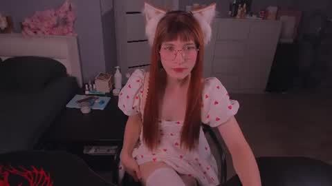 Snapshot of foxy_jpg chatting on 07-19-26, 01:20 Sue online show from 07-19-26, 01:20