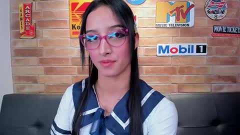 Snapshot of foxy_loren chatting on 11-11-25, 06:19 Loren online show from 11-11-25, 06:19