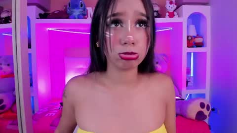 Snapshot of foxy_samy chatting on 06-17-26, 06:09 Samy online show from 06-17-26, 06:09