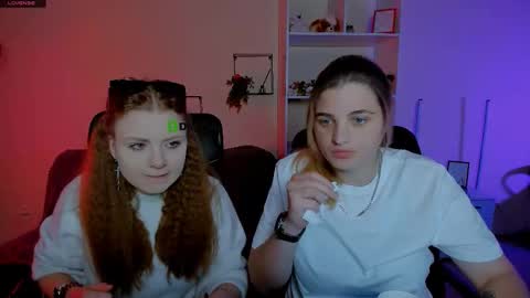 Snapshot of foxy_tease_ chatting on 10-15-25, 06:52 foxy_tease_ online show from 10-15-25, 06:52