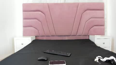 Snapshot of foxyhillx chatting on 06-20-26, 10:12 foxyhillx online show from 06-20-26, 10:12