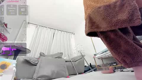 Snapshot of foxyiyi chatting on 12-15-25, 11:58 yiyi online show from 12-15-25, 11:58