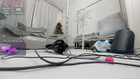 Snapshot of foxyiyi chatting on 12-21-25, 12:01 yiyi online show from 12-21-25, 12:01