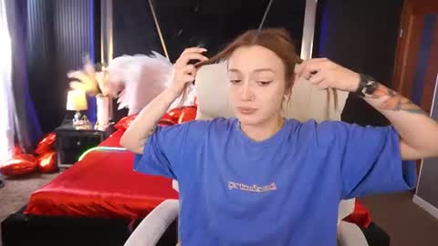 Snapshot of foxymayy chatting on 06-12-26, 01:10 Maya online show from 06-12-26, 01:10