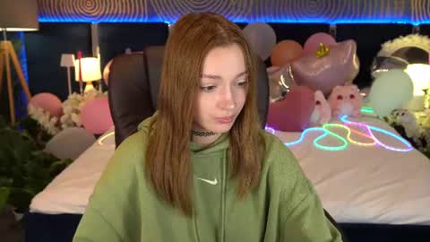 Snapshot of foxymayy chatting on 07-13-26, 12:41 Maya online show from 07-13-26, 12:41