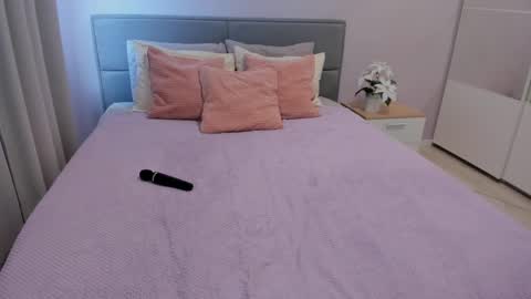 Nikadont forgot give me thumbs up online show from 02-18-25, 08:27