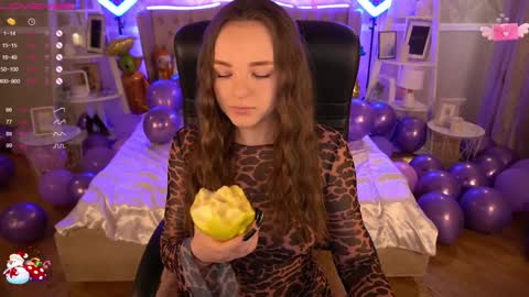 Snapshot of foxyshyyy chatting on 01-12-25, 09:51 Inna online show from 01-12-25, 09:51