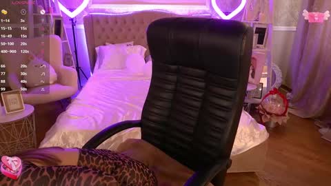 Snapshot of foxyshyyy chatting on 03-08-25, 07:05 Inna online show from 03-08-25, 07:05