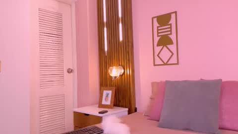 Snapshot of foxyy_roxy chatting on 10-23-25, 08:40 Roxxyy online show from 10-23-25, 08:40