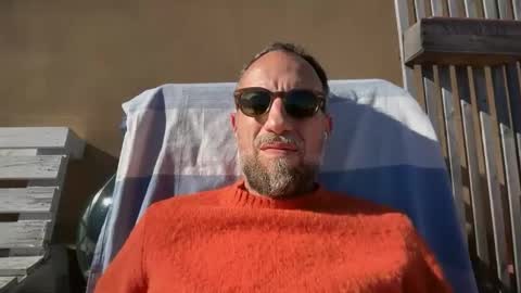 Snapshot of fra___ chatting on 11-04-25, 10:03 fra___ online show from 11-04-25, 10:03