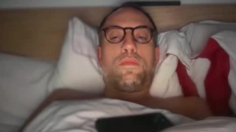 Snapshot of fra___ chatting on 11-11-25, 10:04 fra___ online show from 11-11-25, 10:04