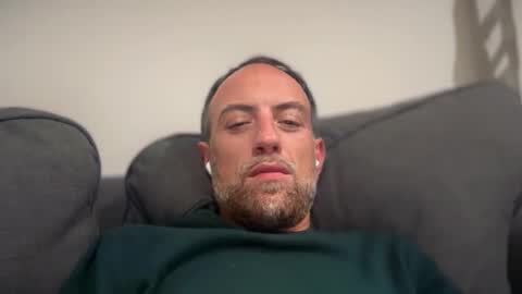 Snapshot of fra___ chatting on 11-17-25, 11:32 fra___ online show from 11-17-25, 11:32