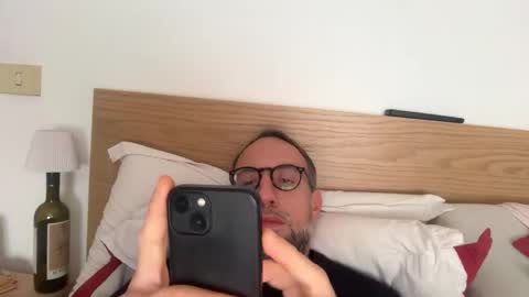 Snapshot of fra___ chatting on 11-25-25, 02:06 fra___ online show from 11-25-25, 02:06