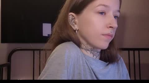 Snapshot of fran_bow chatting on 03-12-26, 05:30 fran_bow online show from 03-12-26, 05:30