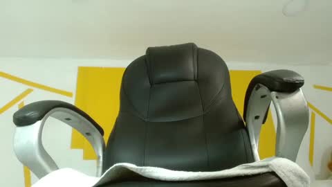 Snapshot of fran_boy_ chatting on 02-28-25, 09:44 Fran online show from 02-28-25, 09:44