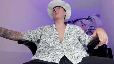 Snapshot of fran_boy_ chatting on 09-23-25, 02:58 Fran online show from 09-23-25, 02:58