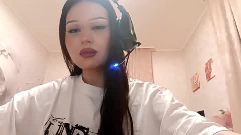 Snapshot of francedoegg chatting on 02-27-26, 04:51 Alice online show from 02-27-26, 04:51