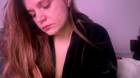 Snapshot of francescafey chatting on 11-25-25, 06:35 francescafey online show from 11-25-25, 06:35