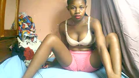 Snapshot of franciefrancie chatting on 03-01-25, 01:18 francilla online show from 03-01-25, 01:18