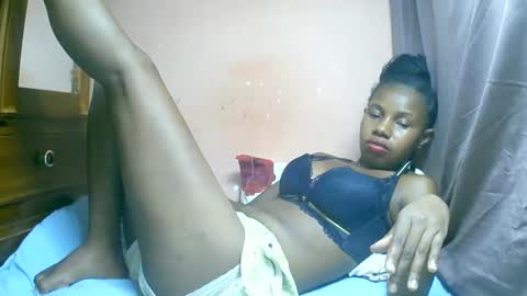 Snapshot of franciefrancie chatting on 03-03-25, 12:05 francilla online show from 03-03-25, 12:05