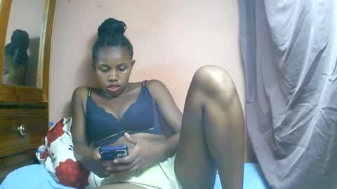 Snapshot of franciefrancie chatting on 03-03-25, 06:12 francilla online show from 03-03-25, 06:12