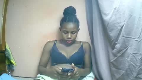 Snapshot of franciefrancie chatting on 03-04-25, 06:37 francilla online show from 03-04-25, 06:37