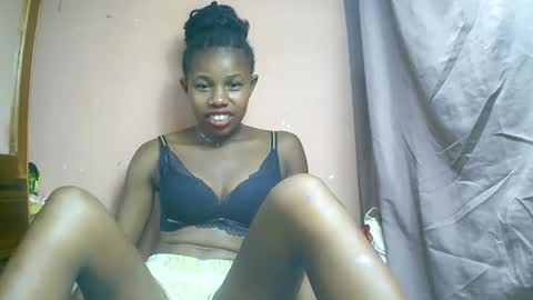 Snapshot of franciefrancie chatting on 03-04-25, 01:06 francilla online show from 03-04-25, 01:06