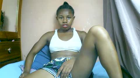 Snapshot of franciefrancie chatting on 03-05-25, 10:22 francilla online show from 03-05-25, 10:22