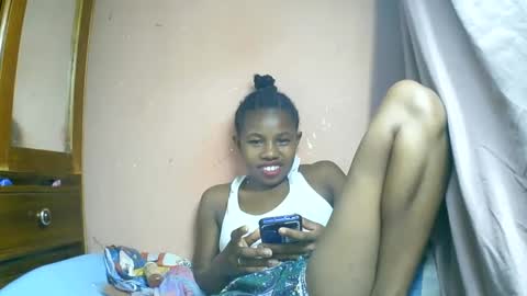 Snapshot of franciefrancie chatting on 03-05-25, 01:28 francilla online show from 03-05-25, 01:28