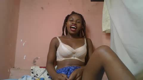 Snapshot of franciefrancie chatting on 03-09-25, 08:07 francilla online show from 03-09-25, 08:07