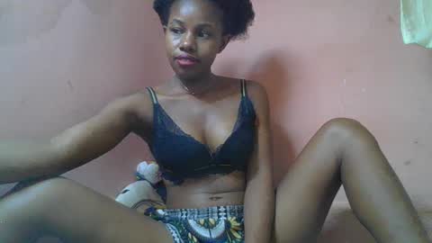 Snapshot of franciefrancie chatting on 03-12-25, 06:44 francilla online show from 03-12-25, 06:44