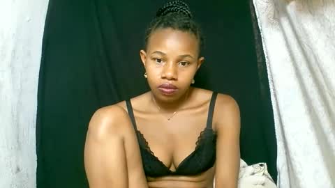 Snapshot of franciefrancie chatting on 09-26-25, 01:26 francilla online show from 09-26-25, 01:26